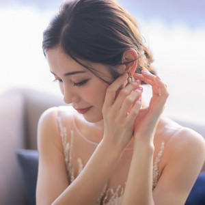 ドレスに合わせてアクセサリーも
クチュールナオコがトータルでご提案。
細部まで洗練された、上質なコーディネートを叶えます。|アイネス ヴィラノッツェ 宮古島（クチュールナオコ ウエディング）の写真(51183963)