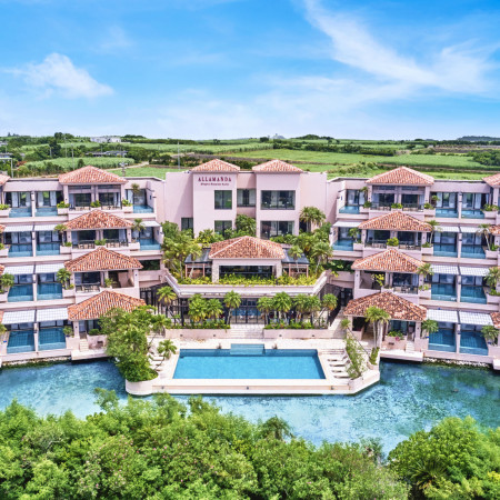 南国の情緒に浸り、かりゆし色の時間を堪能する極上のリゾート。