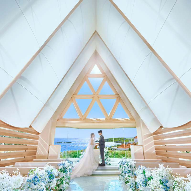 宮古島市のチャペルが自慢の結婚式場特集