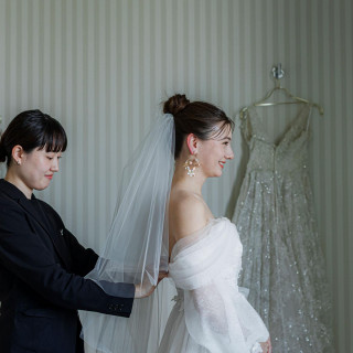 ドレス選びはもちろん、ヘアメイクまでトータルで美しさを引き立てる
コーディネートをご提案
