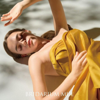 お気に入りのカラードレスはあなたの笑顔と個性を引き出します