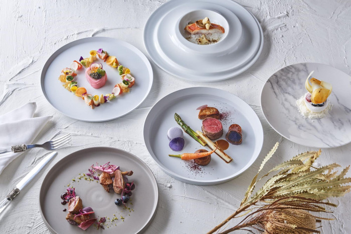 和の旨みや香りを融合し、お箸で楽しめるため、幅広い年代に好評。