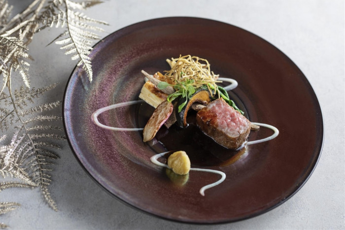 特選素材を使い、シェフが思い出を元に創るオートクチュールの一皿でおもてなしも◎