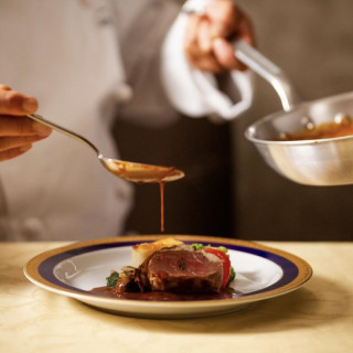 【料理重視必見】黒毛和牛&フォアグラ試食×演出体験×ギフト付