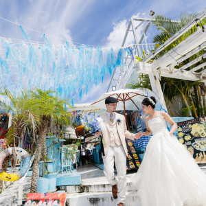 ウミカジテラスでの散歩シーン|瀬長島ホテルウエディングの写真(55976477)