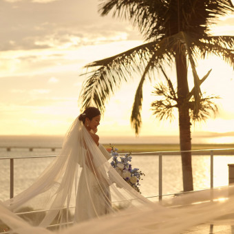 瀬長島で海空が染まる絶景の輝くサンセットの瞬間での撮影もとても人気がございます