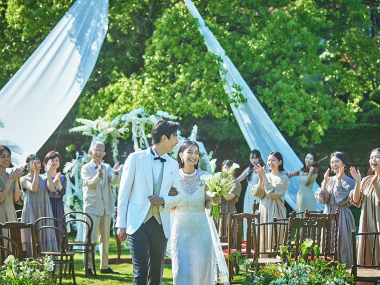 広大なガーデンでおふたりだけの演出を