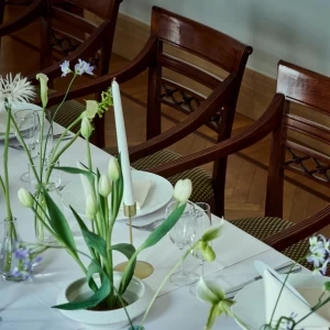 こだわりの花々と光のバランス、鮮やかな料理の数々…まるで映画のワンシーンのような祝宴を|NELU　高麗橋の写真(50321337)