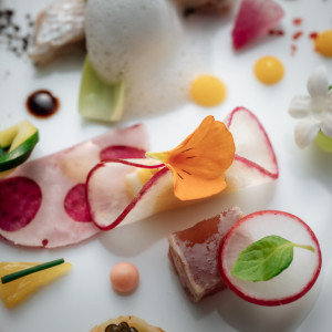 野菜の彩りと食感が重なり合う、まるでパレットのような前菜|NELU　高麗橋の写真(50020294)