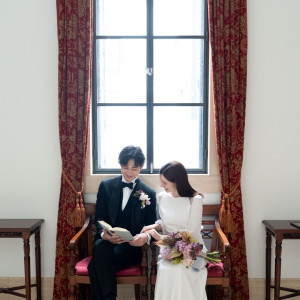 かすかに揺れるカーテンもアンティークの取っ手も今日の物語をそっと彩ってくれる|NELU　高麗橋の写真(50321286)