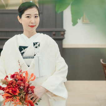 格調ある建築と和装の調和