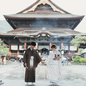 国宝善光寺本堂に見守られながら・・・|善光寺 大勧進の写真(47299964)