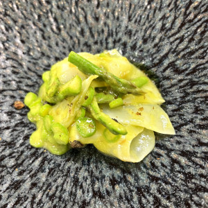 スミイカとアスパラのマリネは春の前菜として|善光寺 大勧進の写真(53038995)