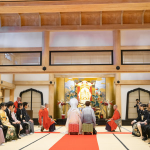 【紫雲閣】善光寺如来様の前で厳かに挙式が執り行われます|善光寺 大勧進の写真(47299697)