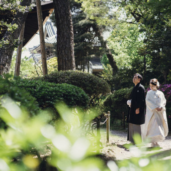 日本庭園での撮影は、和装をぴったりです。