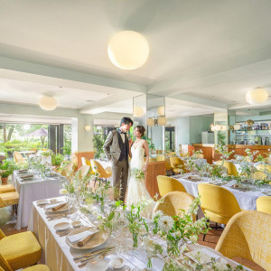 建物に入った事を気づかないような、公園と調和をした大人な空間です。少人数から大人数まで幅広くお使いいただけます。|日比谷パレスの写真(56697962)