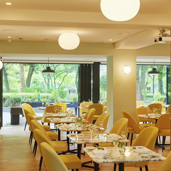 建物に入った事を気づかないような、公園と調和をした大人な空間です。少人数から大人数まで幅広くお使いいただけます。|日比谷パレスの写真(47361910)