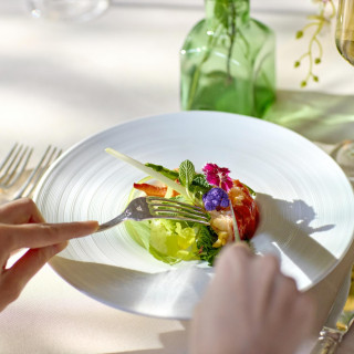 味だけでなく、見た目や香りも楽しんでいただける五感をくすぐる料理です