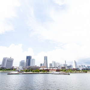 横浜の海とみなとみらいを一望する、港町ウェディング