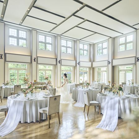 白を基調とした自由度の高いパーティー会場|アールベルアンジェ Mieの写真(53555396)
