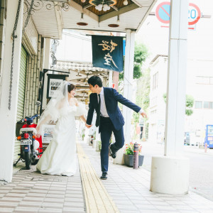 甲府の街中での散策フォトも挙式前に行えます！|シャトレーゼホテル 談露館（オズブライダル）の写真(56328847)