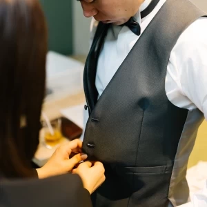 花婿のお仕度もお手伝いいたしますので、安心してください。|シャトレーゼホテル 談露館（オズブライダル）の写真(49274223)