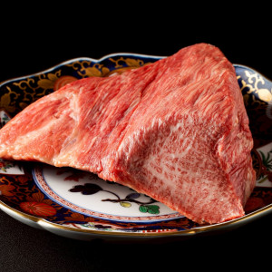 厳選された上質な赤身肉を中心に、最適な調理法で
黒毛和牛のそれぞれの部位が持つ個性を、
最大限に引き出す調理法で丁寧に仕上げます。|鎌倉 三河屋本店の写真(51827242)