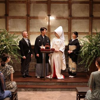 神様に誓う神前式やキリスト教式ではなく、大切な”人”に誓い感謝を伝える『祝言』