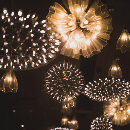 天の川のような輝くシャンデリア