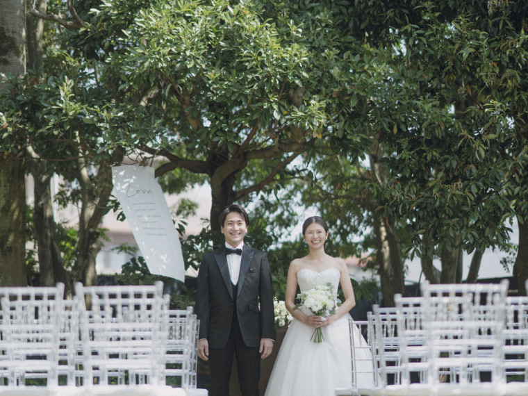 まるで物語のような、緑の中の結婚式。