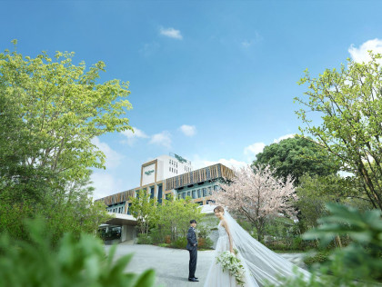 大切なゲストの皆様に
おふたりの歩んできた人生を
感じていただける会場へ