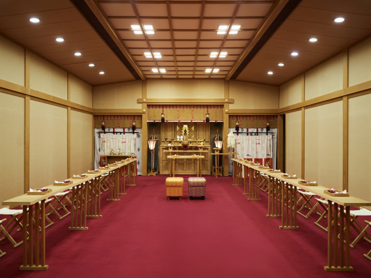 日本古来の神前式も可能。白無垢や色打掛の和装も充実した品揃え