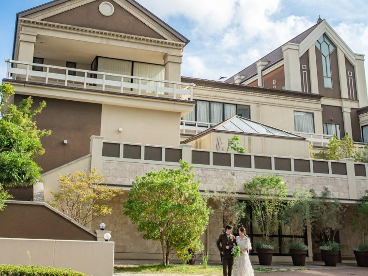 浜松駅より徒歩7分圏内！広々とした外観が魅力なアルコラッジョ