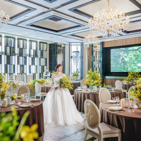 シャンデリアがある豪華な会場【ワグナー】