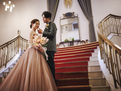 【結婚式の為に創られたホテル】
上質な非日常空間＆自由な演出で
ゲストと一緒に楽しむ最高の一日