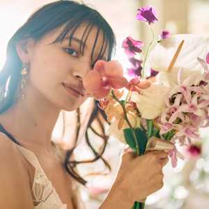美しさに表情を添える“余白”のあるヘアメイク。花と響き合う凛とした横顔|グランドニッコー淡路の写真(50265725)