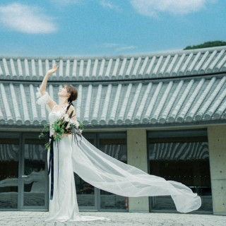 風と光に包まれた花嫁。シンプルでいて力強い美しさが際立ちます。