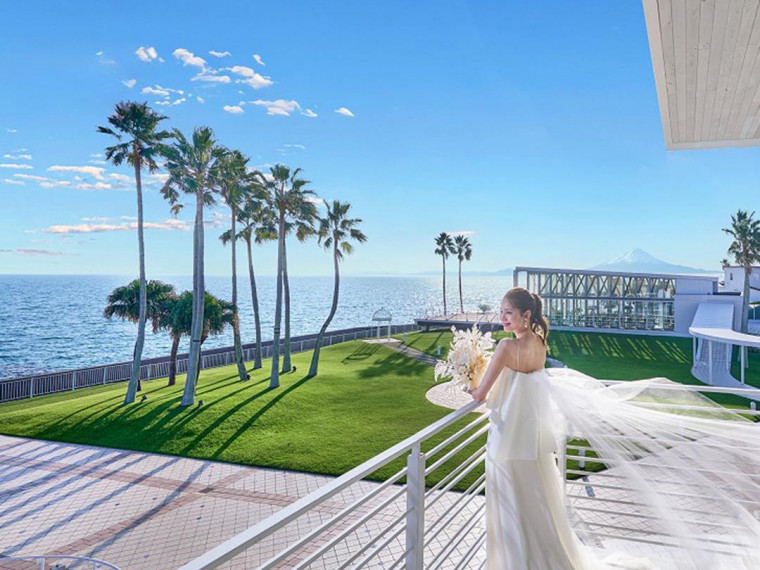 海と空に包まれたロケーションで叶うフォトウェディング