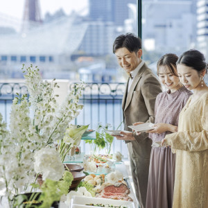 明るく爽やかな室内にお料理の彩りも映える空間|ラ・テラスホール神戸（LASUITE LE PAN Bldg.）の写真(54179563)
