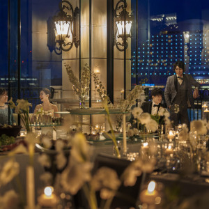 ナイトウェディング・パーティーで夜景を眺めながら大人のひとときを|ラ・テラスホール神戸（LASUITE LE PAN Bldg.）の写真(49201772)