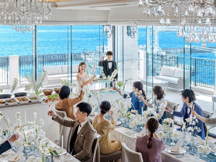 神戸の海を眺めるテラスで心躍る特別な瞬間が始まります。