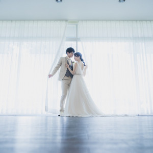 ガーデンから差し込む光！自然光につつまれた会場です♡|TSUMUGU HOUSE FOREST WEDDINGの写真(53010841)