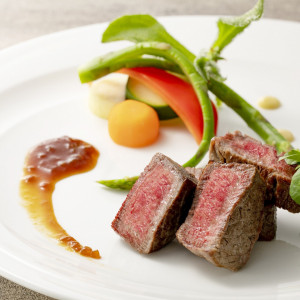 素材の味を生かした南仏料理のように、日本人に馴染みある【旬の食材と】を【箸】で食べられるオリジナル料理|TSUMUGU HOUSE FOREST WEDDINGの写真(50362562)