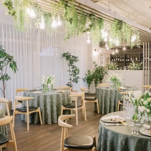 ちょうどぴったし、小人数のお食事会場が見つかったよ。家族ウェでイング|TSUMUGU HOUSE FOREST WEDDINGの写真(49781766)