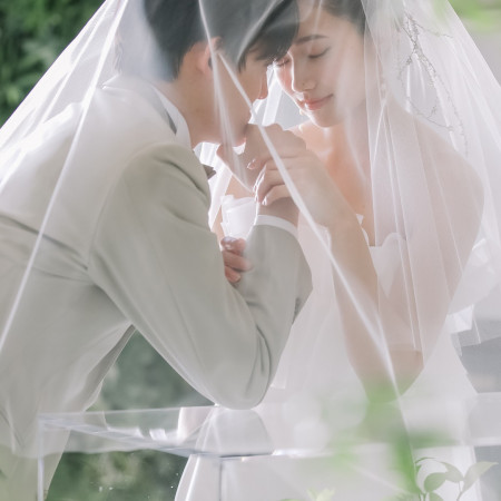 チャペルでの撮影は照明なし！ガーデンから自然光が差し込み！表情も自然にみえます