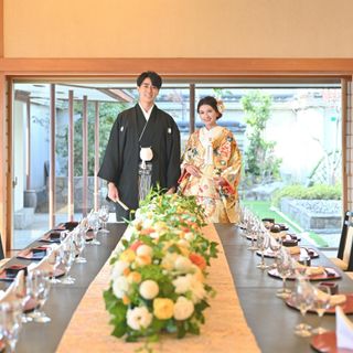 眺望抜群な最上階の和室。畳の香りに包まれる開放的な空間は、和装や少人数の会食に最適。