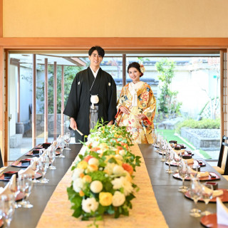 眺望抜群な最上階の和室。畳の香りに包まれる開放的な空間は、和装や少人数の会食に最適。