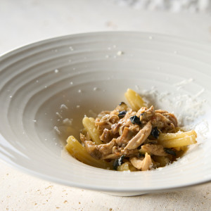 やんばる若鶏と島野菜のカサレッチェ ドライポルチーニ風味|ザ・ヨミタンリゾート アクアグレイス・チャペルの写真(51252216)