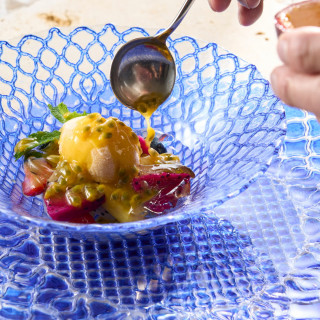 白ワインゼリーとパッションフルーツのソース マンゴーのシャーベット添え