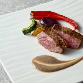 沖縄県産黒毛和牛の炭火焼き モリーユソース 焼き野菜を添えて